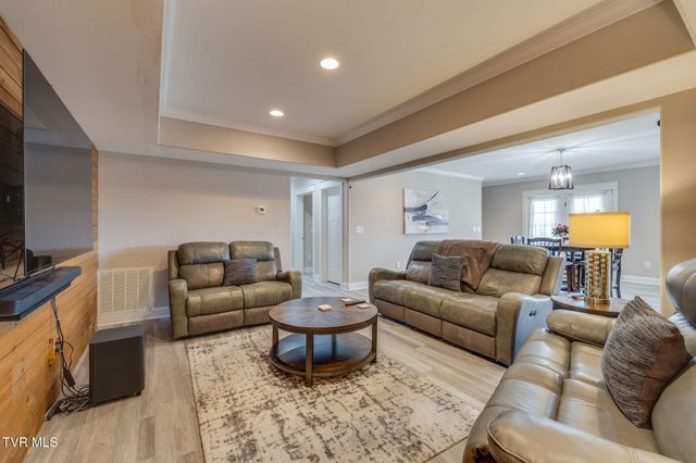 1195 Panoramic Vista, Johnson City, TN 37615