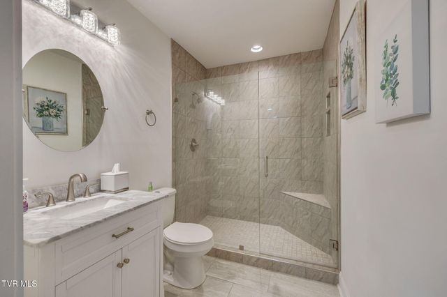 1195 Panoramic Vista, Johnson City, TN 37615