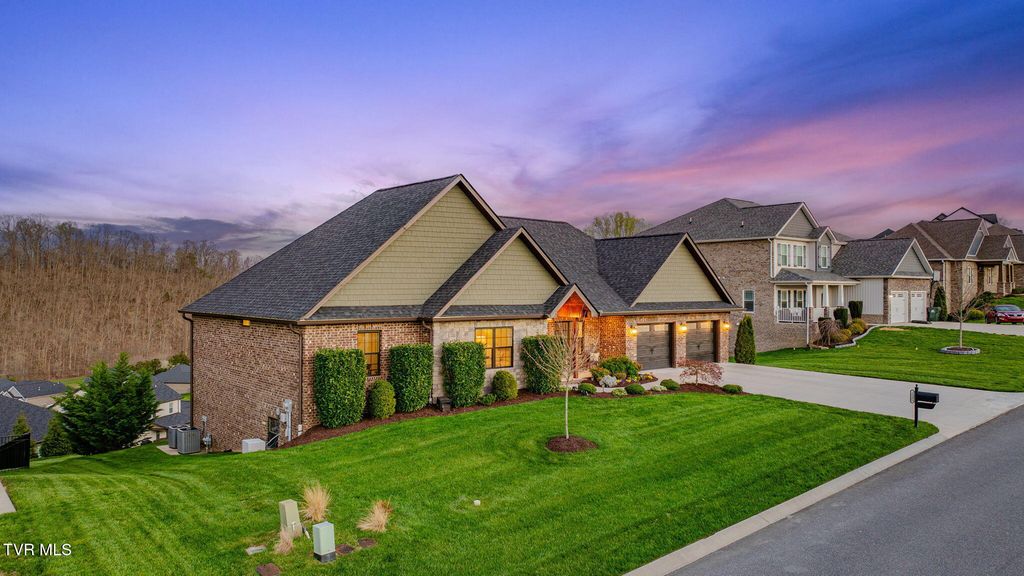 1195 Panoramic Vista, Johnson City, TN 37615