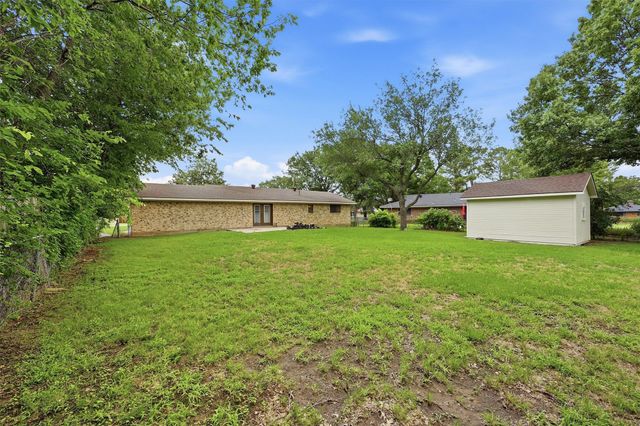 108 Loraine Street, Pottsboro, TX 75076