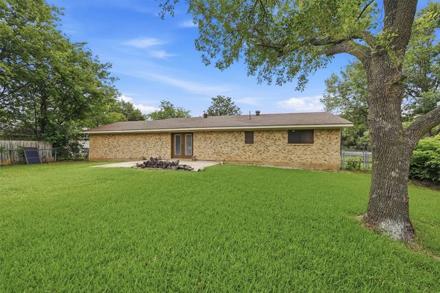 108 Loraine Street, Pottsboro, TX 75076