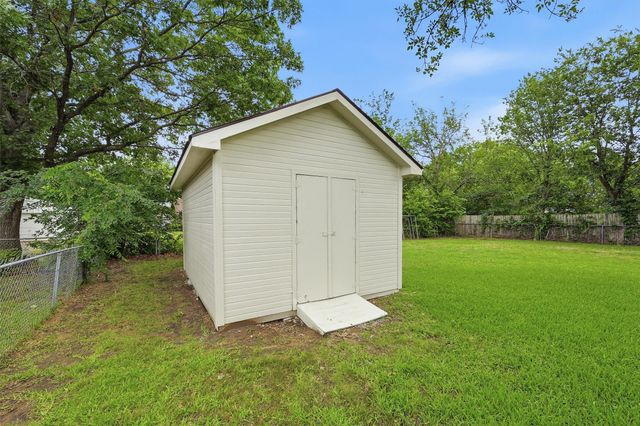 108 Loraine Street, Pottsboro, TX 75076