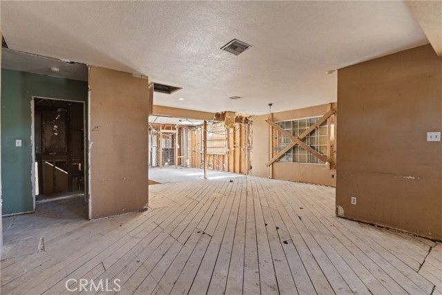 19448 Kittridge Street, Reseda (los Angeles), CA 91335