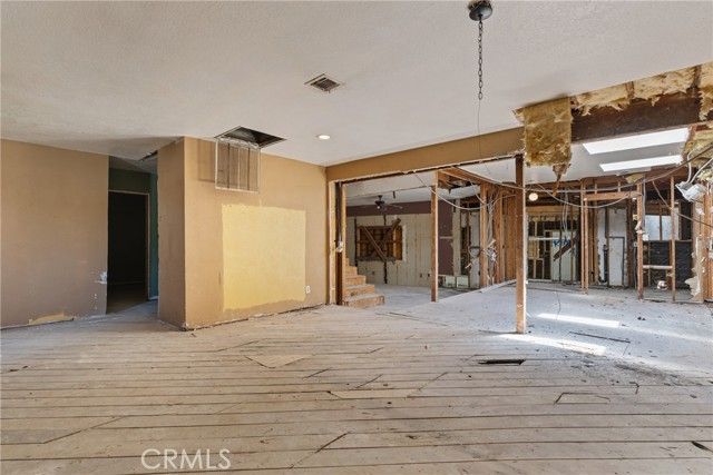 19448 Kittridge Street, Reseda (los Angeles), CA 91335