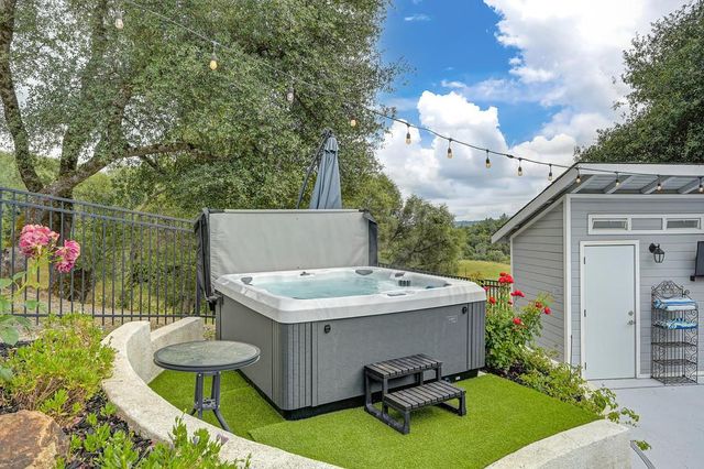4860 Silk Tree Ln, Cool, CA 95614