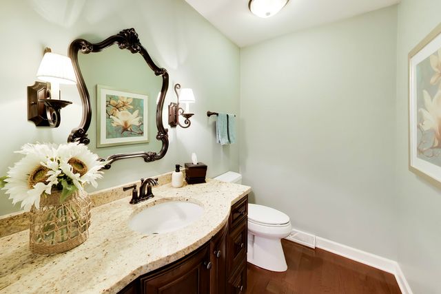 860 S Carriageway Lane, Palatine, IL 60067