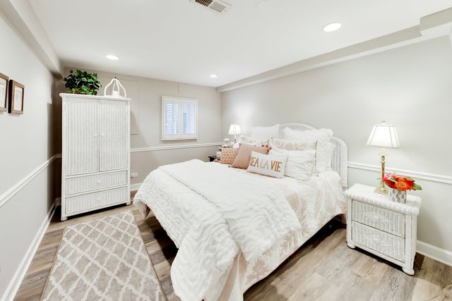 860 S Carriageway Lane, Palatine, IL 60067