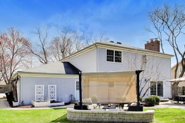 860 S Carriageway Lane, Palatine, IL 60067