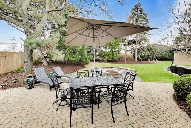 860 S Carriageway Lane, Palatine, IL 60067