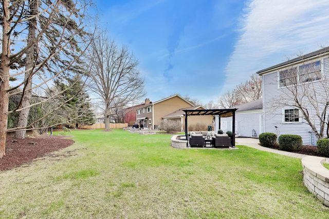 860 S Carriageway Lane, Palatine, IL 60067