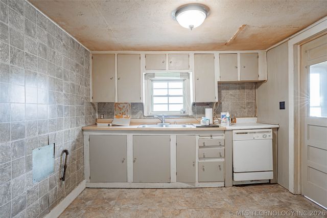 6501 N Quaker Avenue, Tulsa, OK 74126