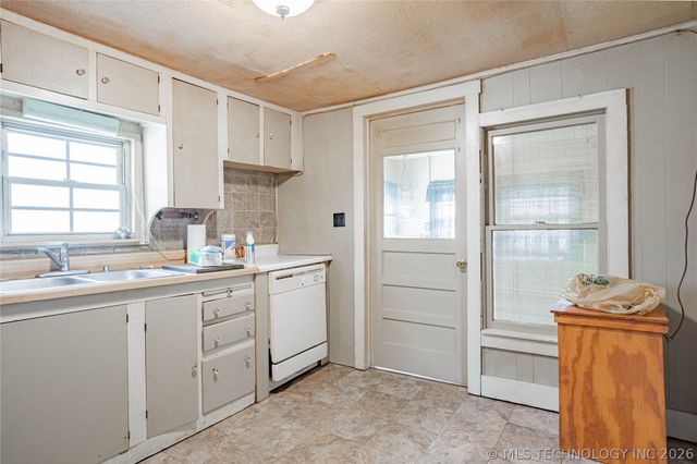 6501 N Quaker Avenue, Tulsa, OK 74126