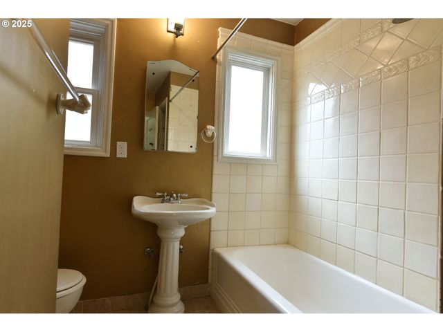 4405 Ne CESAR E CHAVEZ Blvd, Portland, OR 97211