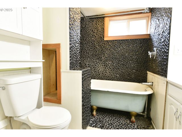 4405 Ne CESAR E CHAVEZ Blvd, Portland, OR 97211