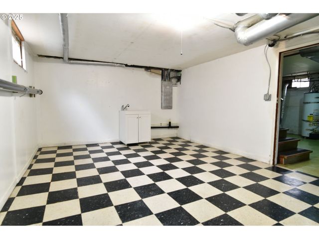 4405 Ne CESAR E CHAVEZ Blvd, Portland, OR 97211