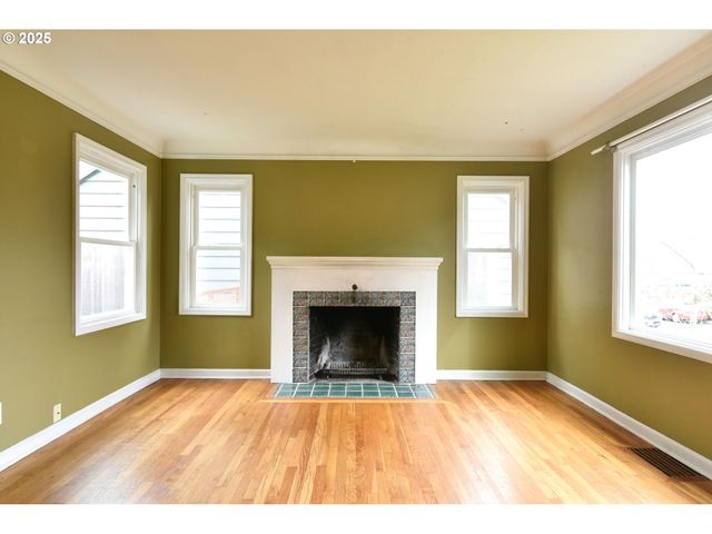 4405 Ne CESAR E CHAVEZ Blvd, Portland, OR 97211