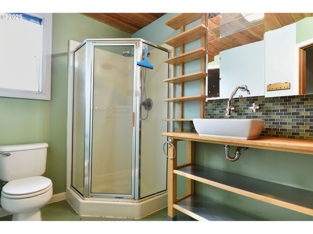 4405 Ne CESAR E CHAVEZ Blvd, Portland, OR 97211