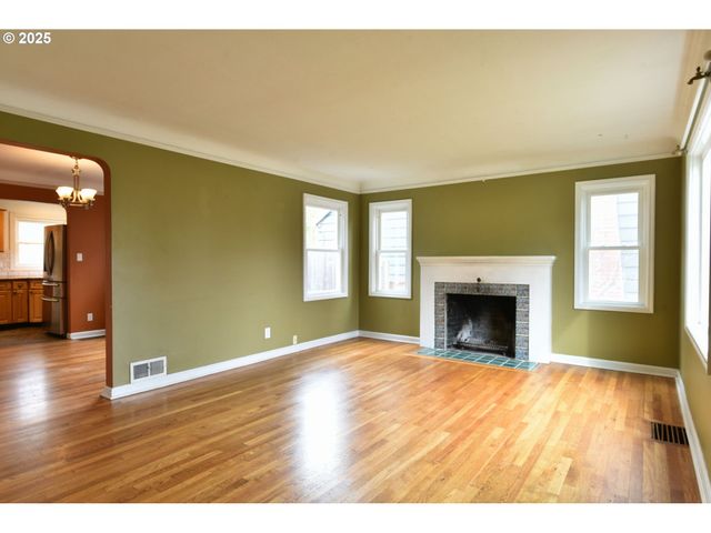 4405 Ne CESAR E CHAVEZ Blvd, Portland, OR 97211