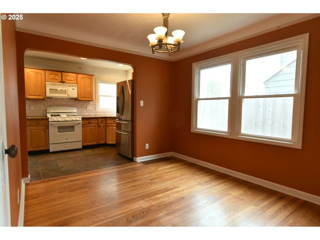 4405 Ne CESAR E CHAVEZ Blvd, Portland, OR 97211