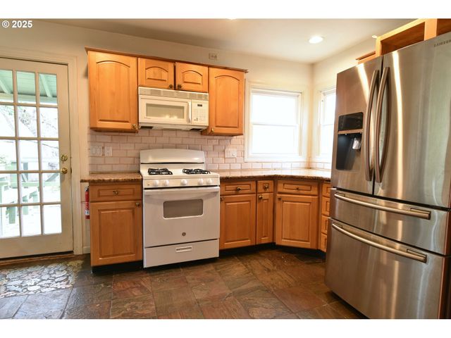 4405 Ne CESAR E CHAVEZ Blvd, Portland, OR 97211