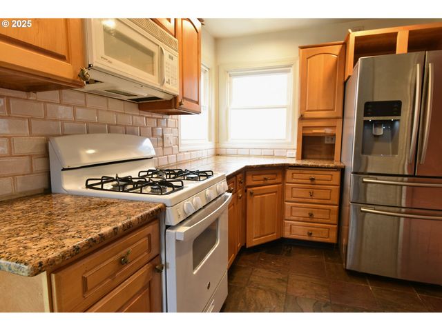 4405 Ne CESAR E CHAVEZ Blvd, Portland, OR 97211