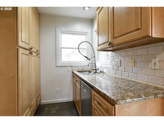 4405 Ne CESAR E CHAVEZ Blvd, Portland, OR 97211