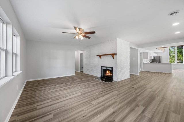 924 N Oakwood AVENUE, Oconomowoc, WI 53066