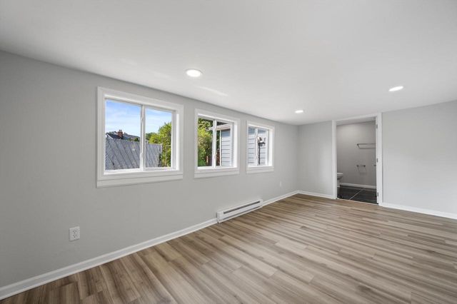 924 N Oakwood AVENUE, Oconomowoc, WI 53066