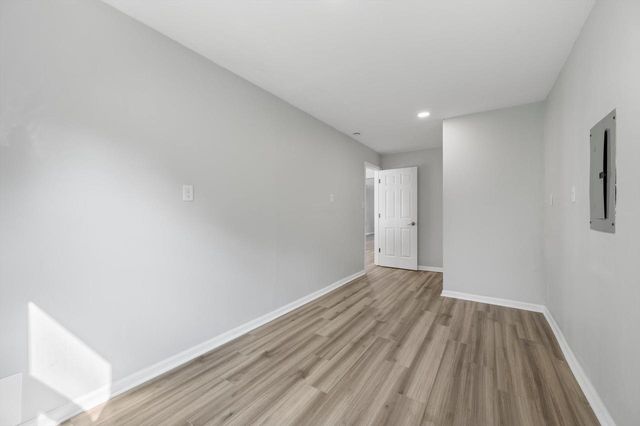 924 N Oakwood AVENUE, Oconomowoc, WI 53066