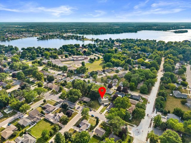 924 N Oakwood AVENUE, Oconomowoc, WI 53066
