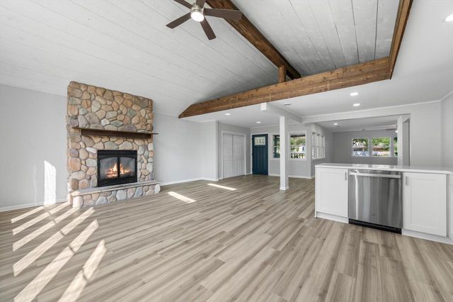 924 N Oakwood AVENUE, Oconomowoc, WI 53066