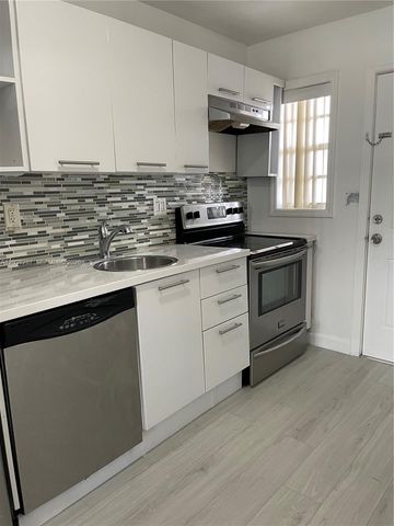 1450 NE 170th Street 305, North Miami Beach, FL 33162