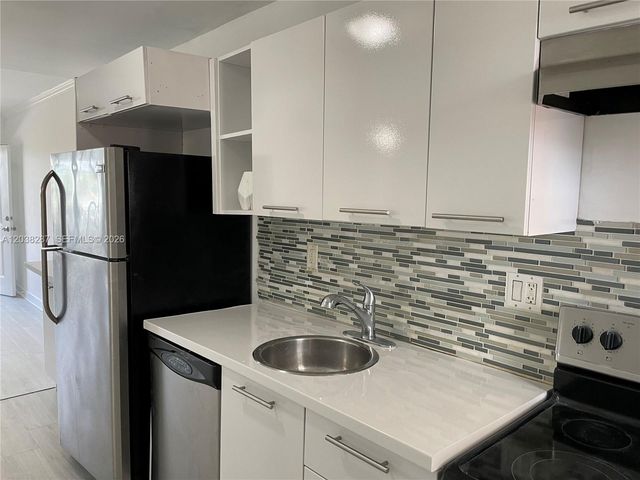 1450 NE 170th Street 305, North Miami Beach, FL 33162