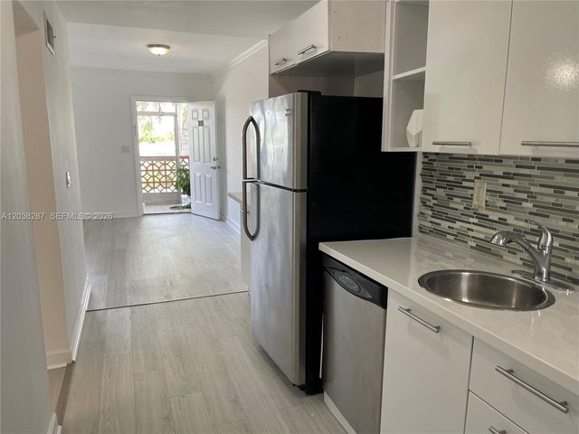 1450 NE 170th Street 305, North Miami Beach, FL 33162