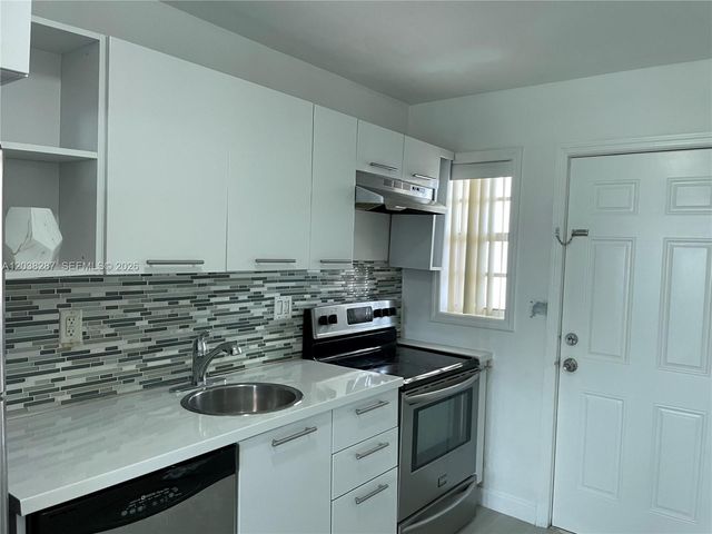 1450 NE 170th Street 305, North Miami Beach, FL 33162