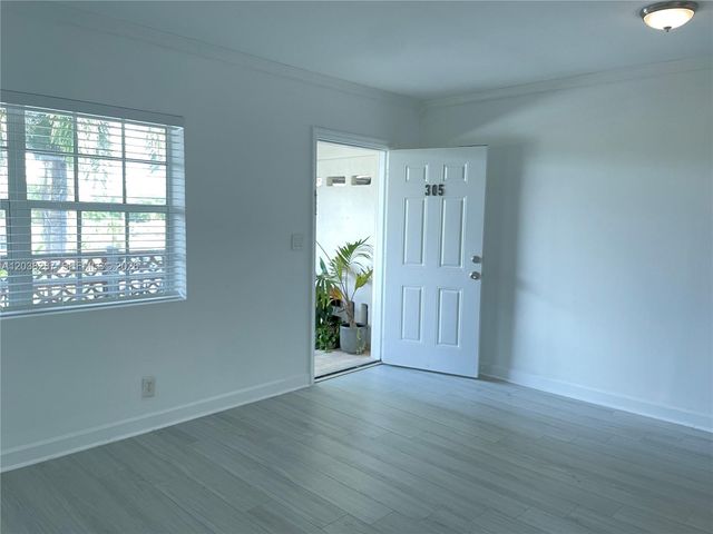 1450 NE 170th Street 305, North Miami Beach, FL 33162