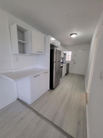 1450 NE 170th Street 305, North Miami Beach, FL 33162