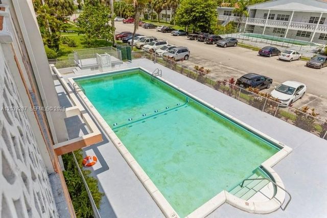 1450 NE 170th Street 305, North Miami Beach, FL 33162
