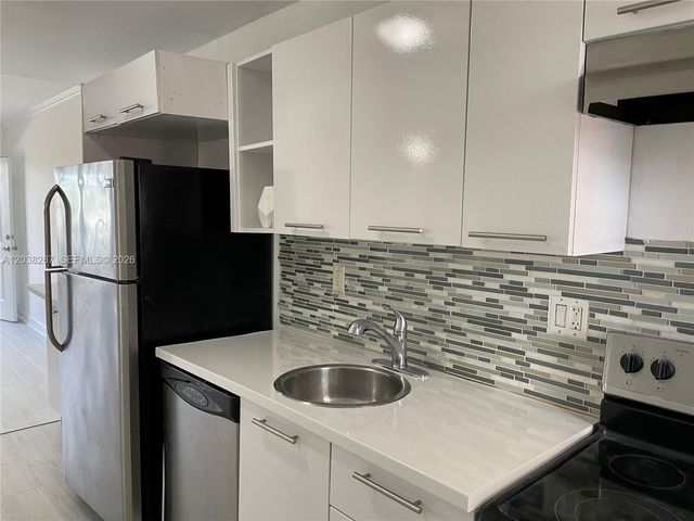 1450 NE 170th Street 305, North Miami Beach, FL 33162