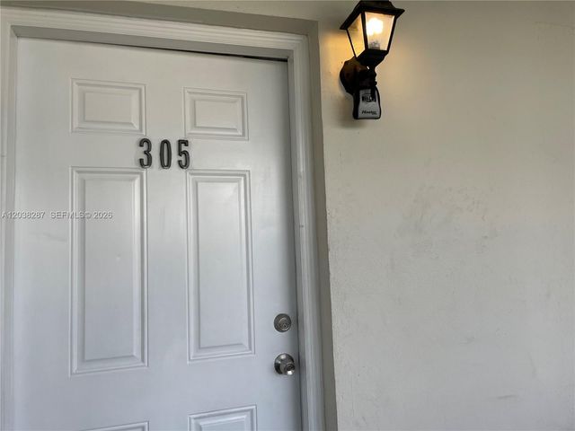 1450 NE 170th Street 305, North Miami Beach, FL 33162