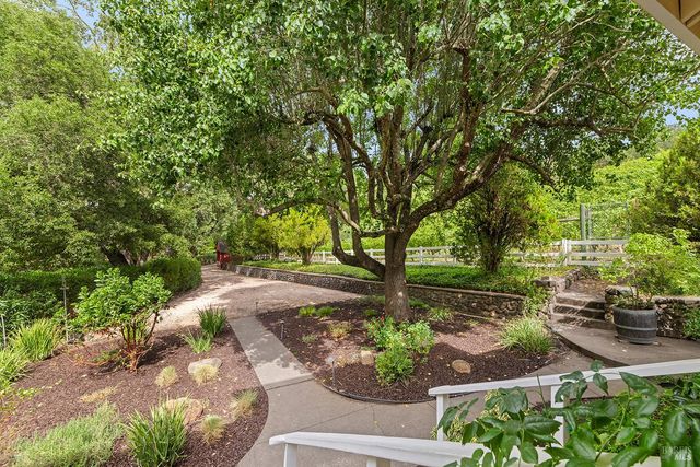 2550 Warm Springs Rd, Glen Ellen, CA 95442