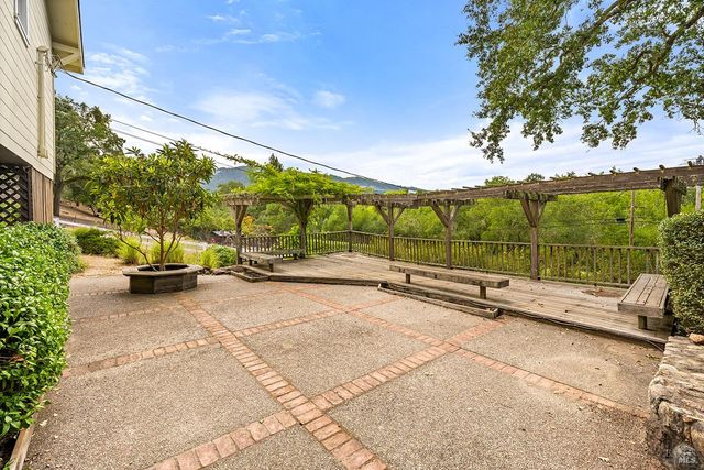 2550 Warm Springs Rd, Glen Ellen, CA 95442