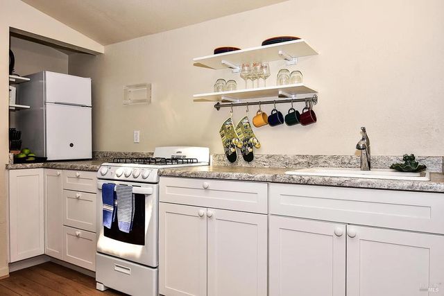 2550 Warm Springs Rd, Glen Ellen, CA 95442