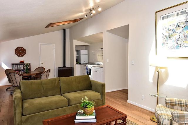 2550 Warm Springs Rd, Glen Ellen, CA 95442