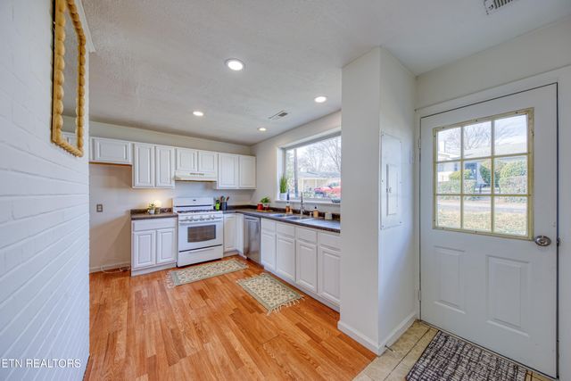 111 W Newkirk Lane, Oak Ridge, TN 37830