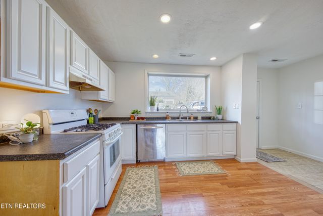 111 W Newkirk Lane, Oak Ridge, TN 37830