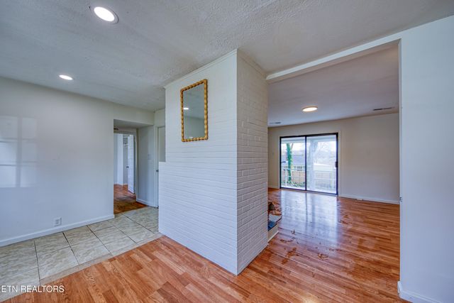 111 W Newkirk Lane, Oak Ridge, TN 37830