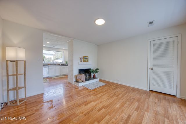 111 W Newkirk Lane, Oak Ridge, TN 37830