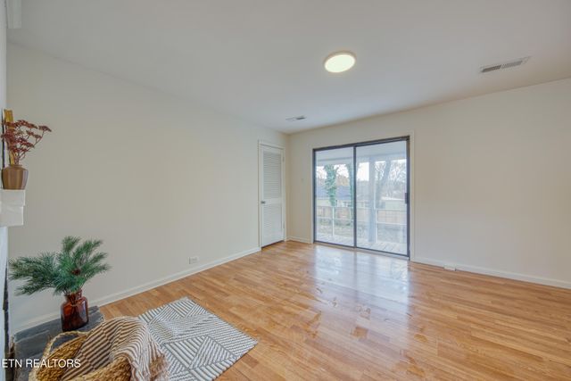 111 W Newkirk Lane, Oak Ridge, TN 37830