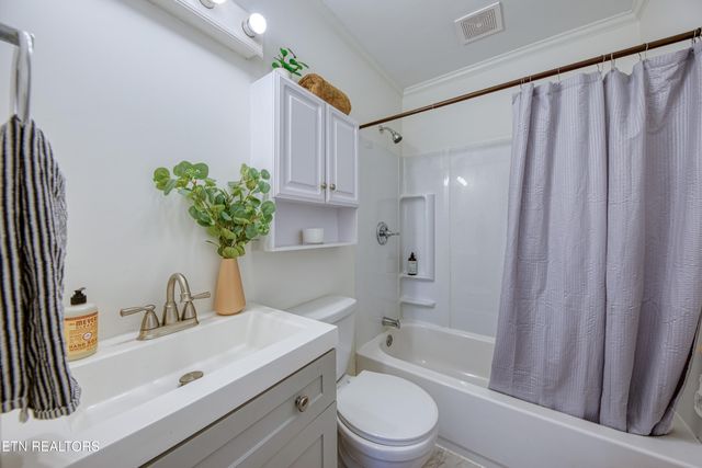 111 W Newkirk Lane, Oak Ridge, TN 37830